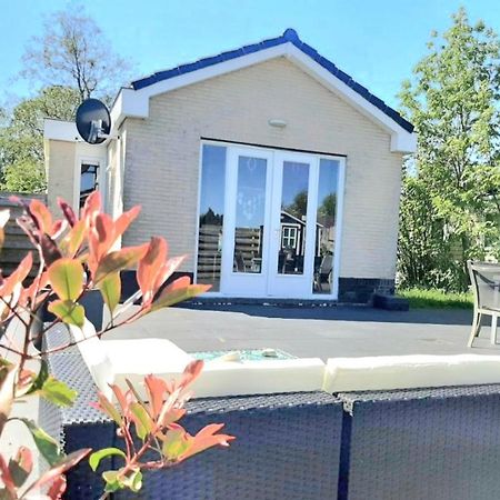 Huisje Britt Met Grote Tuin En Veel Privacy Dirkshorn Exterior foto