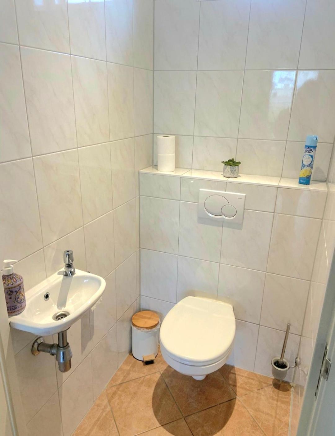 Huisje Britt Met Grote Tuin En Veel Privacy Dirkshorn Exterior foto
